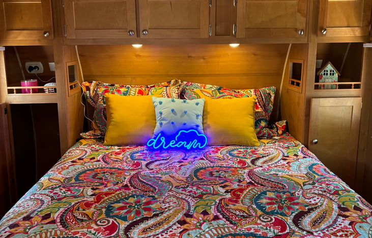bed has an upgraded thick mattress, looks new, small decor items are in storage box in camper, feel free to use or keep them packed away