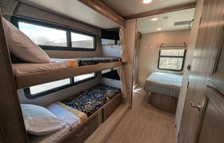 Family Getaway Ready – 2018 Jayco Greyhawk for 8