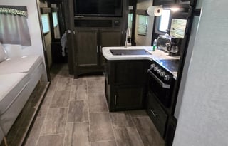 Family Friendly bunkhouse with large couch