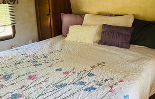 Super cute camper rental, fur babies welcome!