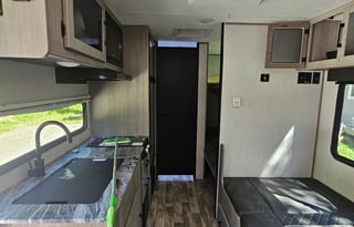 2022 Kodiak Cub 175BH 21 foot Camper