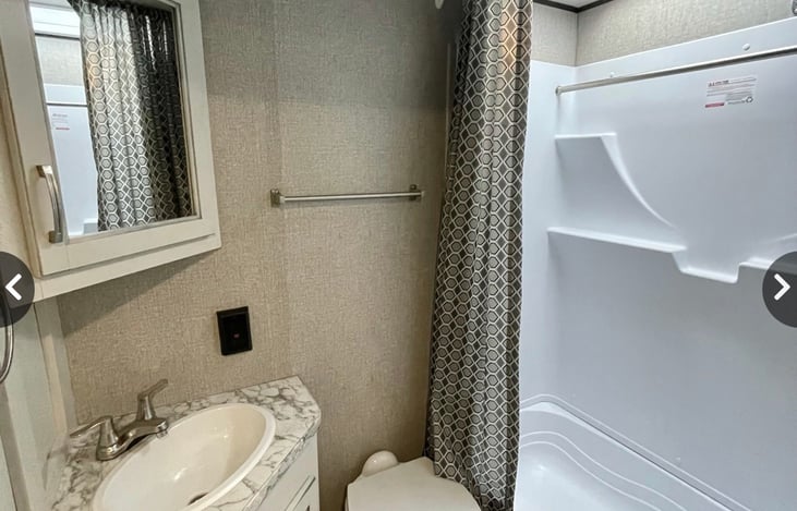 tub & shower combo with sink, toilet & plenty of room