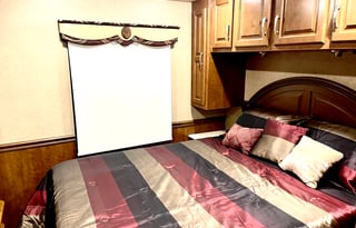 Challenger Luxury Class A Sleeps 4