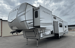 "Hill Country Cougar" Keystone Cougar 368MBI