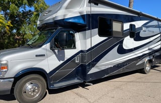 32ft. Luxury RV-Pure Glamping kid & pet approved