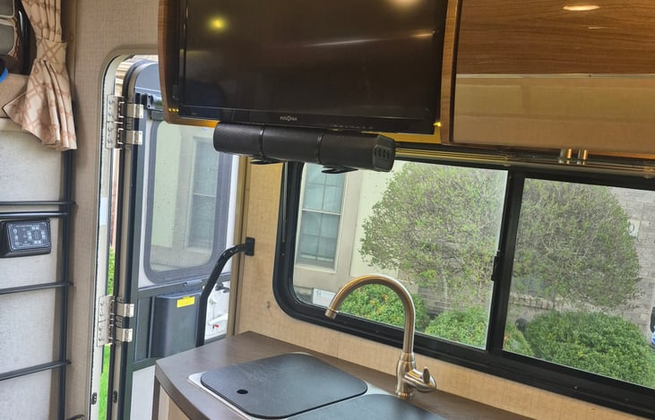 TV with Extra Speaker