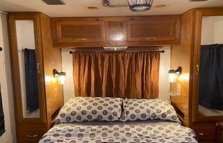 Cozy Gulf Stream RV- pets ok!