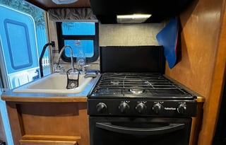 Spacious Easy to Drive Worry Free 2016 Minnie Winnie W/ U-Shaped Dinette