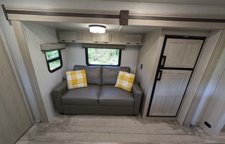 Flagstaff Micro Lite | Modern and cozy w/ 2 slides