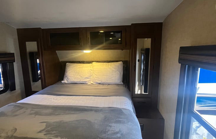 main bed - Queen size upgraded matress