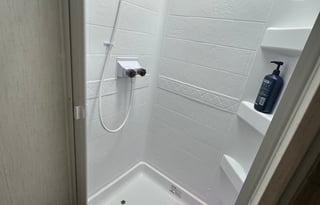 2022 Arctic Wolf 5th wheel sleeps 8-10