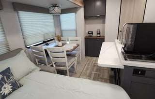 Dusty Roads-Couples Retreat-2 b ,2bath-Ins. Inc