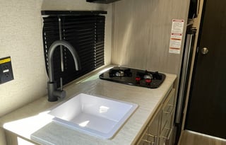 Sleeps 6 | Lightweight | Camping or Temporary Stay