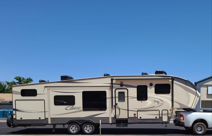 38' 5th wheel Keystone Cougar. Your delivery driver has 16 years of professional CDL experience.