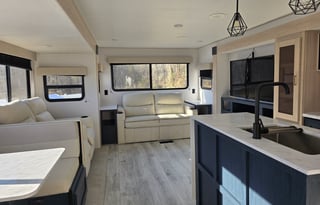 2025 Prime Time RV Avenger 28REI