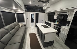 Luxurious Brand New 2025 East to West Ahara 390DS