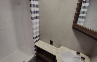 ♣Full size BUNKS♣Sleeps 6♣Private Queen master♣