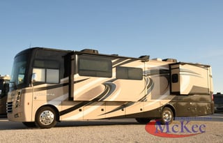 2018 Thor Motor Coach Miramar 37.1