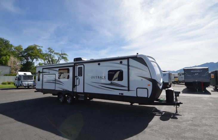 BRAND NEW 2019 37 FOOT Keystone 330RL Outback Super Lite Pull Behind ...