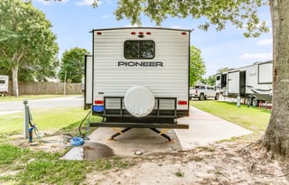 SLEEPS 6 + Outdoor fridge & Grill