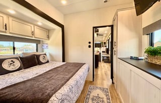 Haven - 2025 Forest River Sabre 37FLH