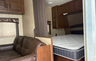 Jayco 22’ Simple to Use Travel Trailer!