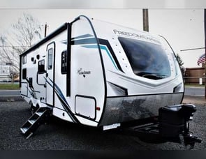Coachmen RV Freedom Express Ultra Lite 257BHS