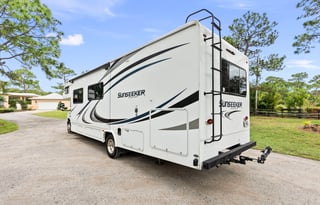 "Sunny"-Super fun and roomy Sunseeker RV