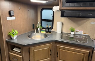 (#6) 30’ Adventure RV– Sleeps 8|Generator|Festival