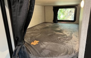 Family and Pet friendly!!  Sleeps up to 8!