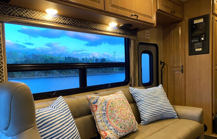 Whether you’re parked in the mountains or beside Norris Lake, the dinette and jackknife sofa windows provide a great view.
