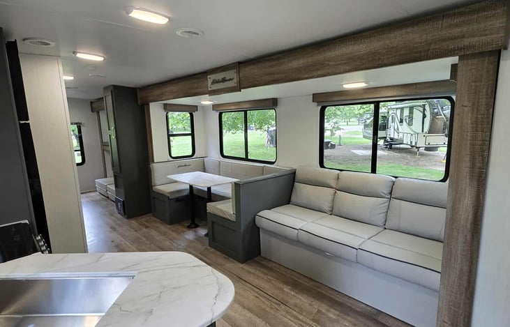 Living Room/Dinette
