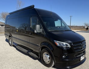 Midwest Automotive Designs Passage MD4 Lounge 170 EXT