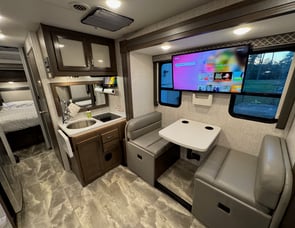 Thor Motor Coach Quantum Sprinter DS24