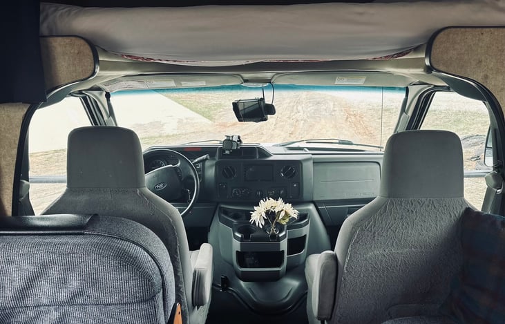 Driving cab area is comfortable.  CD, player, AM, FM and apple/android car play.  Bring your own cables.