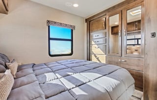 10-Person Jayco Redhawk 31F Vacation