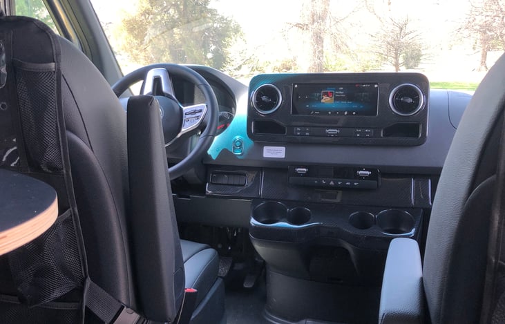 Captain's Seat w/ MBUX Infotainment & Navigation