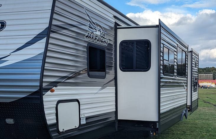 Side with 2 slide outs