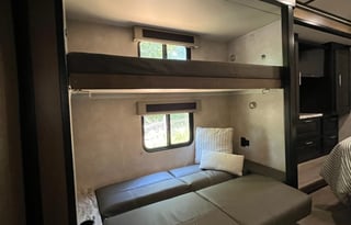 Harvey the RV - King bed & bunks, 2 A/Cs, Sleeps 8