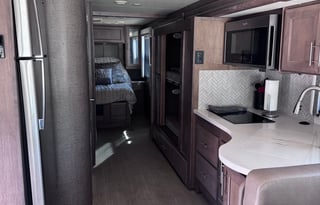 2021 Thor Palazzo 33.5 Diesel Pusher w/ Bunk Beds