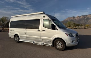 Luxury 2022 Pleasure-Way Plateau FL