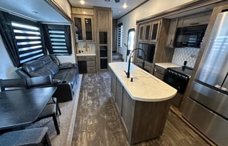 Two Bed/bathroom 5th Wheel w/ Bunkhouse