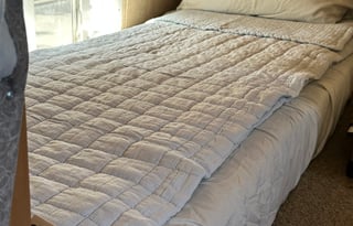 Large Camper - Vacation Ready/Full of Amenities