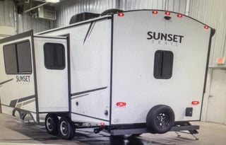 2022 CrossRoads Sunset Trail SS212RB