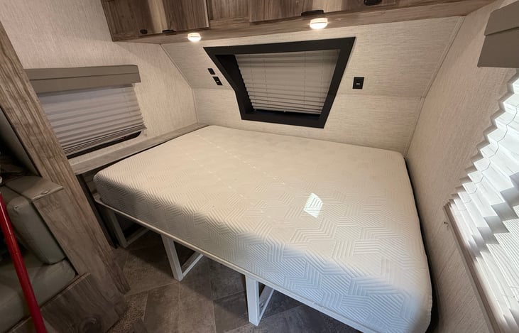 Memory foam Full XL bed