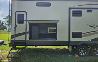 2 Bedroom, 2 Bath Luxury RV