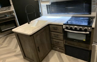 "Kinder" Modern 2 Bedroom Bunkhouse Sleeps 8+