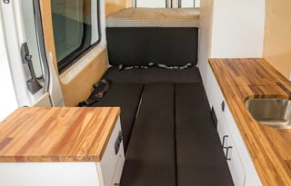 2022 Mercedes-Benz Sprinter 2500 V6 (off grid)