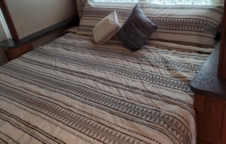 2018 Winnebago Sunstar 27PE