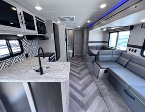 CrossRoads RV Zinger ZR320FB